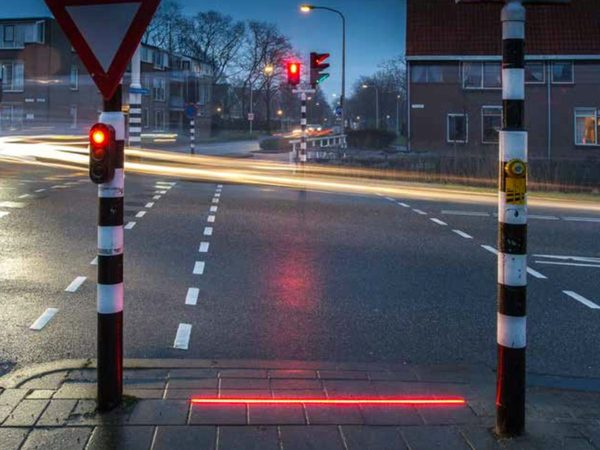 The Traffic Light For Zombie Smartphone Users