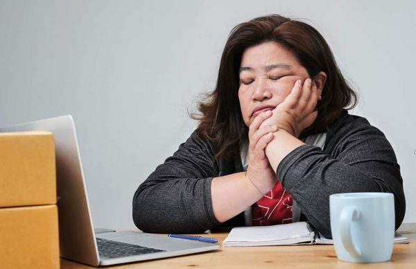 5 Reasons Virtual Meetings Suck (And 5 Ways To Fix Them): Woman sleeping