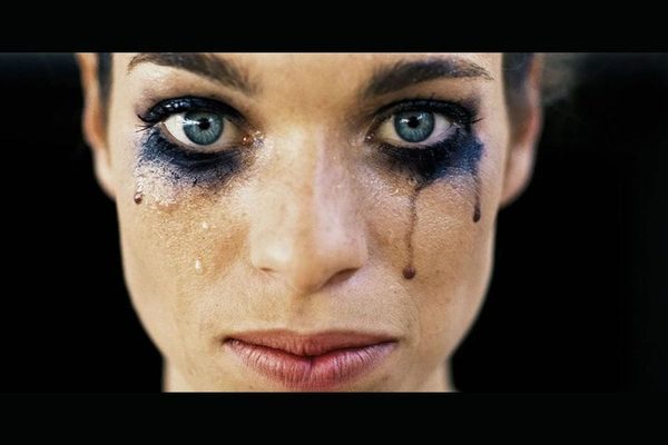 Too Beautiful 900x600
