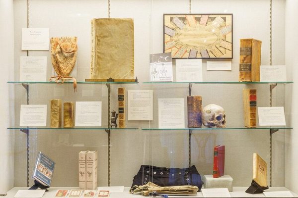 The Library of Lost & Imaginary Books: Imaginary books