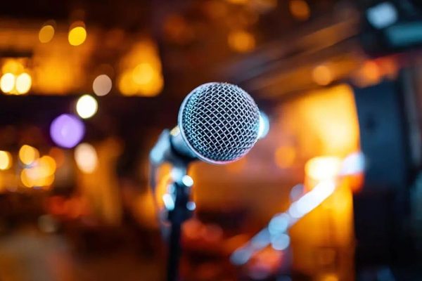 New Event Planner Survey Suggests Celebrity Keynote Speakers May Be a Waste of Money: Celebrity stage