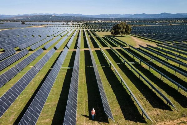 Summer Heat Waves Create the "Problem" of Negative Energy Prices: Negative energy prices