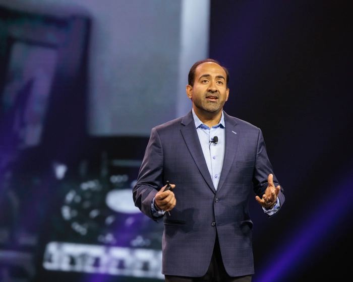 Rohit Bhargava speaking on stage