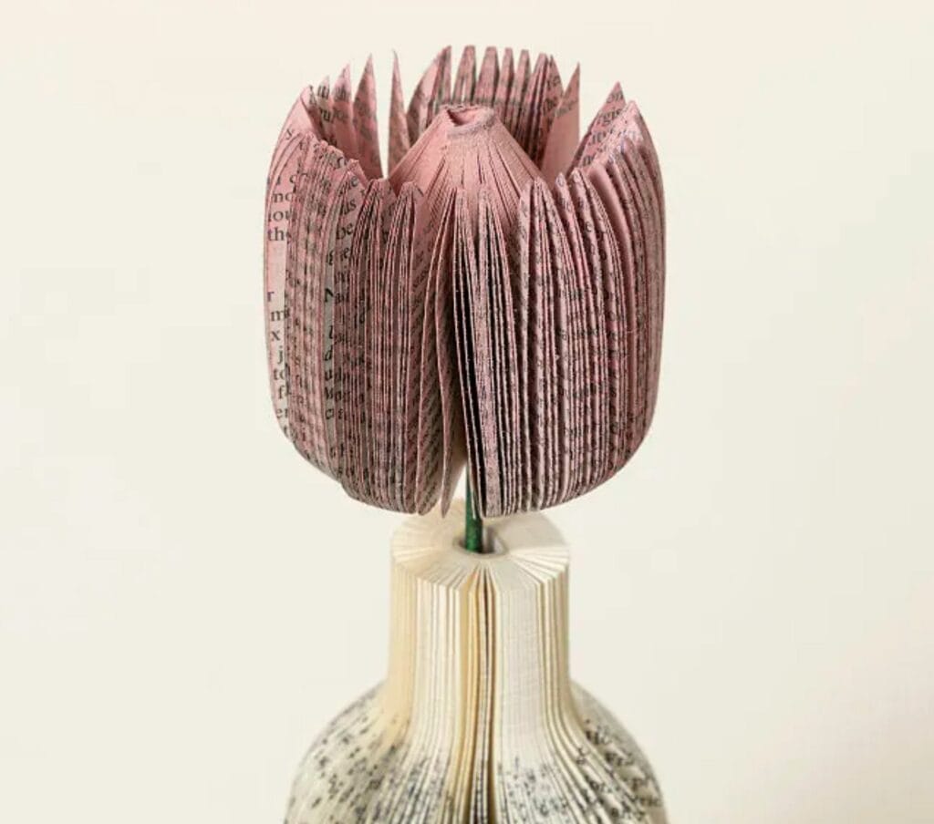 upcycled-book-tulips